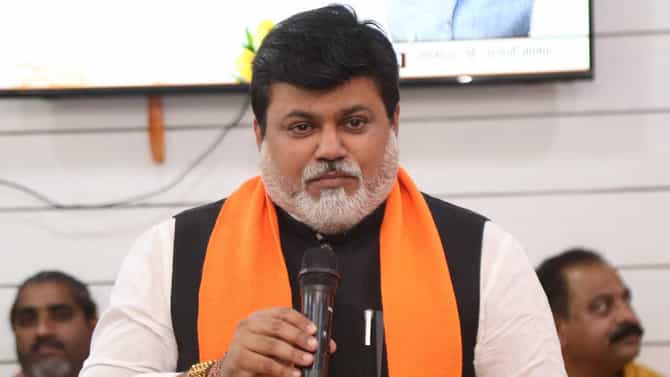ठाकरेंचा काँग्रेस-राष्ट्रवादीसोबत जाण्याचा निर्णय फार...; शिंदेंच्या शिलेदाराने मनातील सल बोलून दाखवली