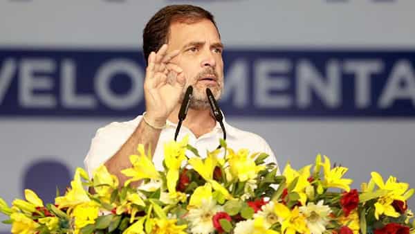 लोकसभा निवडणुकी आता रंग चढू लागला आहे. वेगवेगळ्या राजकीय पक्षांचे नेते उमेदवारी अर्ज दाखल करत आहेत. काँग्रेस नेते राहुल गांधी यांनी काल आपला उमेदवारी अर्ज दाखल केला.