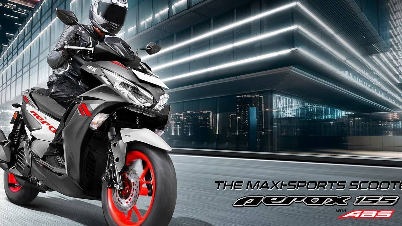 सिल्व्हर आणि रेसिंग ब्लून रंगाच्या पर्यायात Yamaha Aerox 155 उपलब्ध आहे. या व्हर्जनच्या एसची सुरुवातीची एक्स-शोरुम  किंमत 1,50,600 रुपये इतकी आहे. प्रत्येक शहरानुसार त्यात काही बदल असू शकतो. 