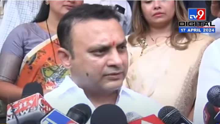 राणा दाम्पत्यांची आनंद अडसूळांनी काढली अक्कल, पती-पत्नीनं घेतली त्यांच्या मुलाची भेट अन्.... राणा दाम्पत्यांची आनंद अडसूळांनी काढली अक्कल, पती-पत्नीनं घेतली त्यांच्या मुलाची भेट अन्....