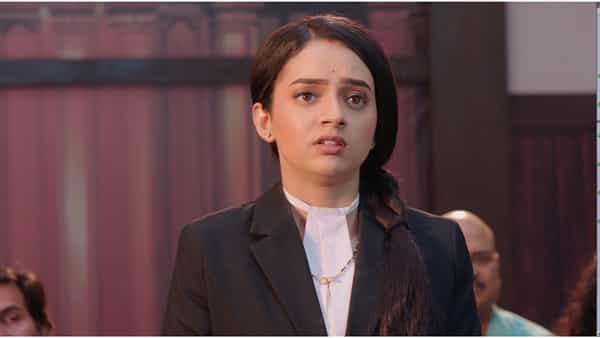 स्टार प्रवाह वाहिनीवरील 'अबोली' या मालिकेत नवा अध्याय सुरू होतोय. कायद्याचं शिक्षण घेऊन वकील व्हावं, अन्यायाविरोधात आवाज उठवावा हे अबोलीने पाहिलेलं स्वप्न पूर्णत्वाला जातंय. मनवाला न्याय मिळवून देण्यासाठी आता अबोली तिच्या बाजूने कोर्टात केस लढणार आहे.
