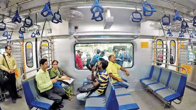 Ac Local News : एसी लोकलमध्ये घुसखोरी करणाऱ्यांनो सावधान, रेल्वेने घेतला महत्वाचा निर्णय