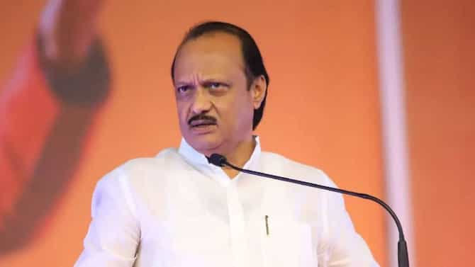 40 वर्षे झाली तरी बाहेरची- बाहेरची, महिलांचा सन्मान...; अजित पवारांचं शरद पवारांवर टीकास्त्र