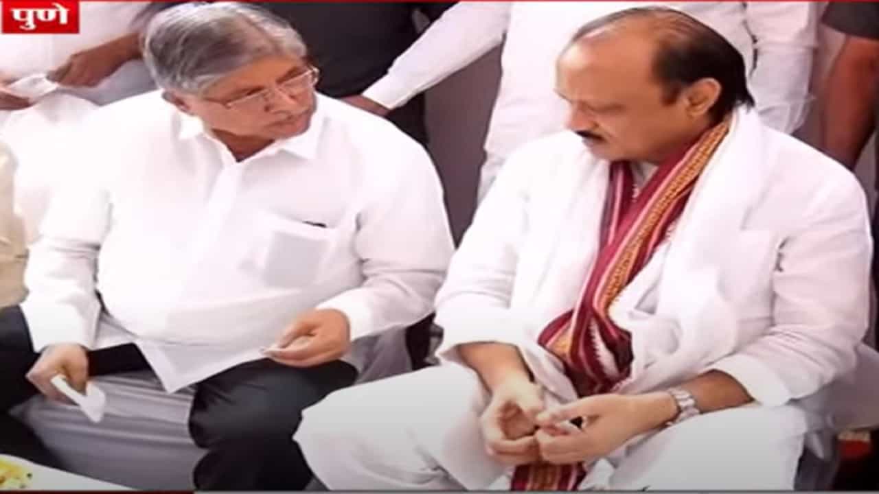 पुण्यात दोन्ही दादांनी मारला मिसळीवर ताव, आस्वाद घेत काय रंगल्या गप्पा?