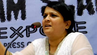 अंजली दमानिया रिचार्जवर चालणारी बाई, सुपारी मिळाली की… कुणाची जिव्हारी लागणारी टीका?