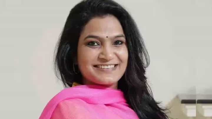 'आमची भावना गवळी आता रडत बसली असेल', कुणी लगावला टोला? 'आमची भावना गवळी आता रडत बसली असेल', कुणी लगावला टोला?