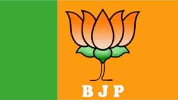 भाजपला धक्का देत चार नगरसेवक काँग्रेसच्या बंडखोर उमेदवारासोबत