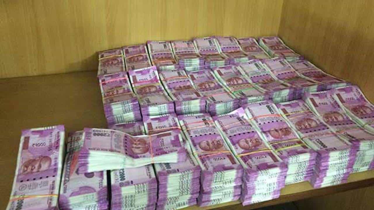 भांडूपमध्ये मध्यरात्री कोट्यवधींची रोकड वाहनात सापडली, भरारी पथकाची कारवाई