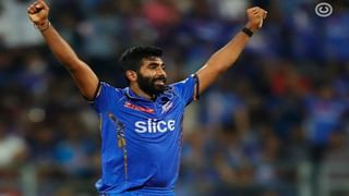 MI vs RCB : वानखेडेवर रोहित शर्माचं शतक! विजयकुमार विशकला षटकार मारून साजरी केली ‘सेंच्युरी’