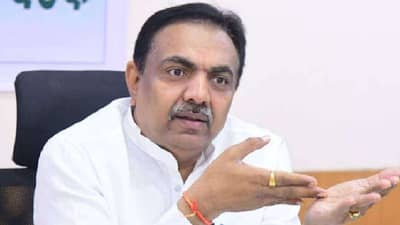 जळगावात शरद पवारांच्या राष्ट्रवादीत खदखद, प्रदेशाध्यक्ष आल्यानंतर उमेदवाराची विमानतळावर दांडी