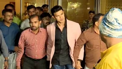 प्रसिद्ध अभिनेत्यावर गंभीर आरोप, फरार अभिनेत्याला पोलिसांनी घेतलं ताब्यात, तो म्हणाला...