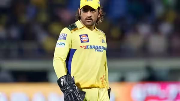 महेंद्रसिंह धोनी आयपीएलच्या इतिहासातील सर्वात अपयशी कर्णधारांच्या यादीत पहिल्या स्थानी आहे. धोनीच्या नेतृत्वात चेन्नई सुपर किंग्सला 91 सामन्यात पराभूत व्हावं लागलं आहे.