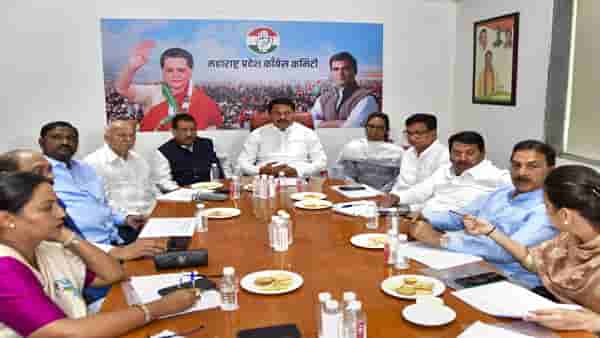 काँग्रेसच्या गोटात मोठ्या हालचाली, थेट स्वबळावर लढण्याची तयारी, नेमकं काय घडतंय?