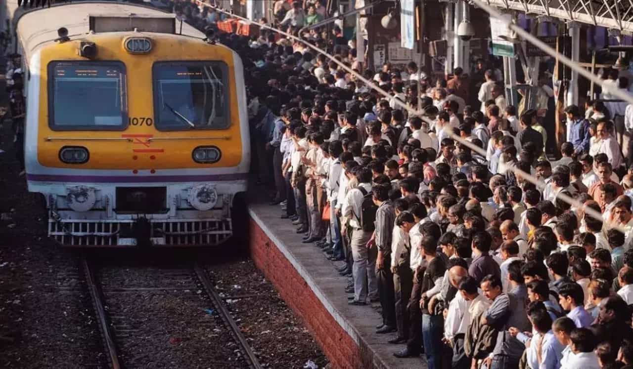 मुंबईकरांनो... लोकलने प्रवास करताय? तर ही बातमी वाचाच! मध्य रेल्वेवर 36 तासांचा मेगाब्लॉक, पण कुठे? मुंबईकरांनो... लोकलने प्रवास करताय? तर ही बातमी वाचाच! मध्य रेल्वेवर 36 तासांचा मेगाब्लॉक, पण कुठे?