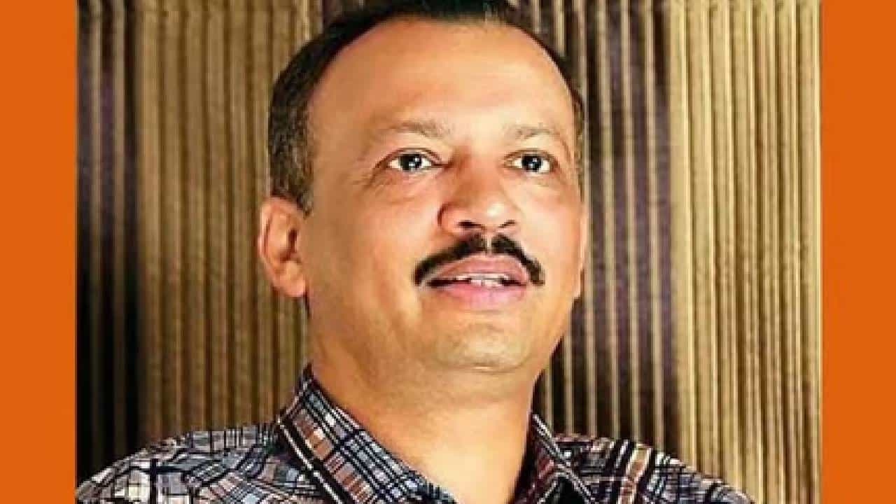 महायुतीकडून मिलिंद नार्वेकर लोकसभा लढणार? दक्षिण मुंबईच्या जागेसाठी मोठी खळी?