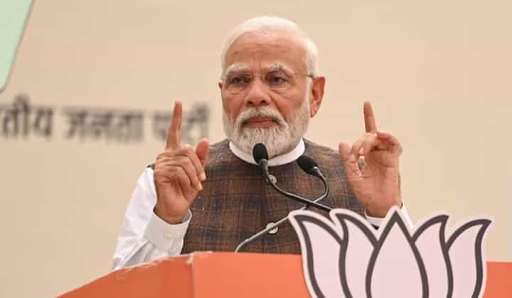 PM Modi Interview : 'डिक्शनरीतील सर्व शिव्या संपल्या, आता बिचारे...', खालच्या पातळीच्या टीका करणाऱ्या विरोधकांना मोदींचा टोला PM Modi Interview : 'डिक्शनरीतील सर्व शिव्या संपल्या, आता बिचारे...', खालच्या पातळीच्या टीका करणाऱ्या विरोधकांना मोदींचा टोला