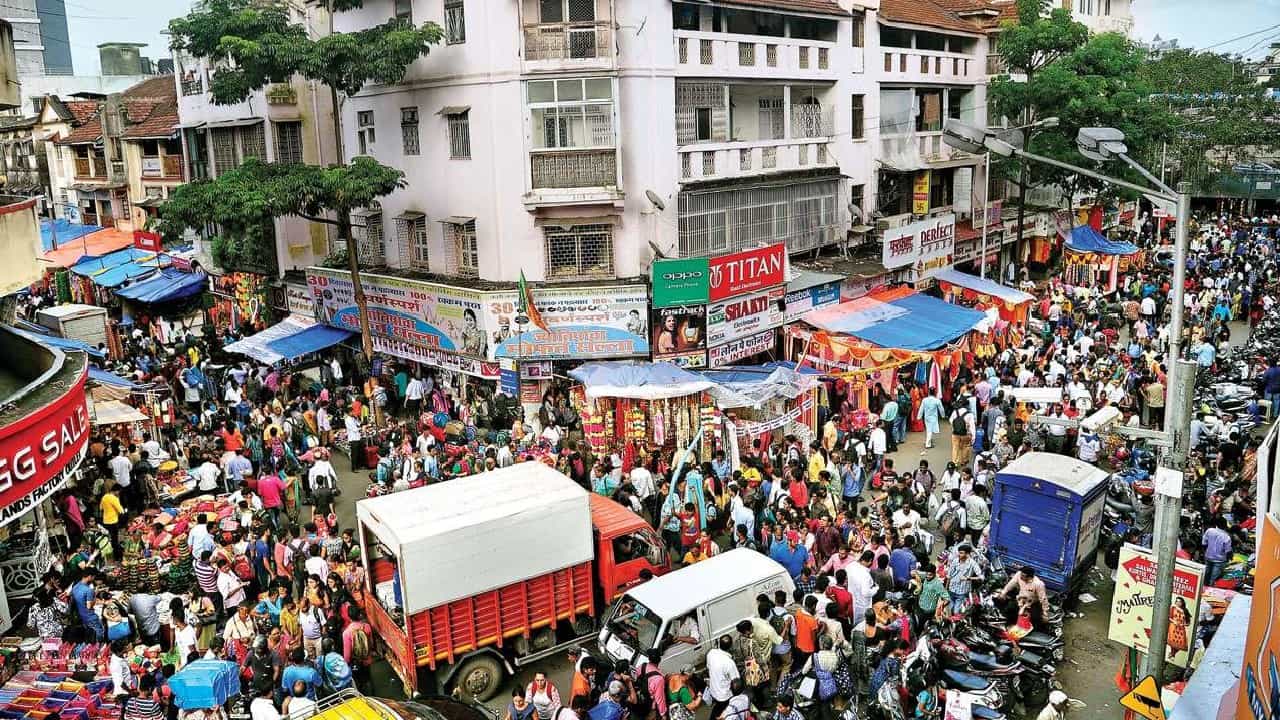 बेकायदा फेरीवाल्यांना नोटीस का पाठवता? थेट कारवाई करा,मुंबई हायकोर्टाचे स्पष्ट आदेश