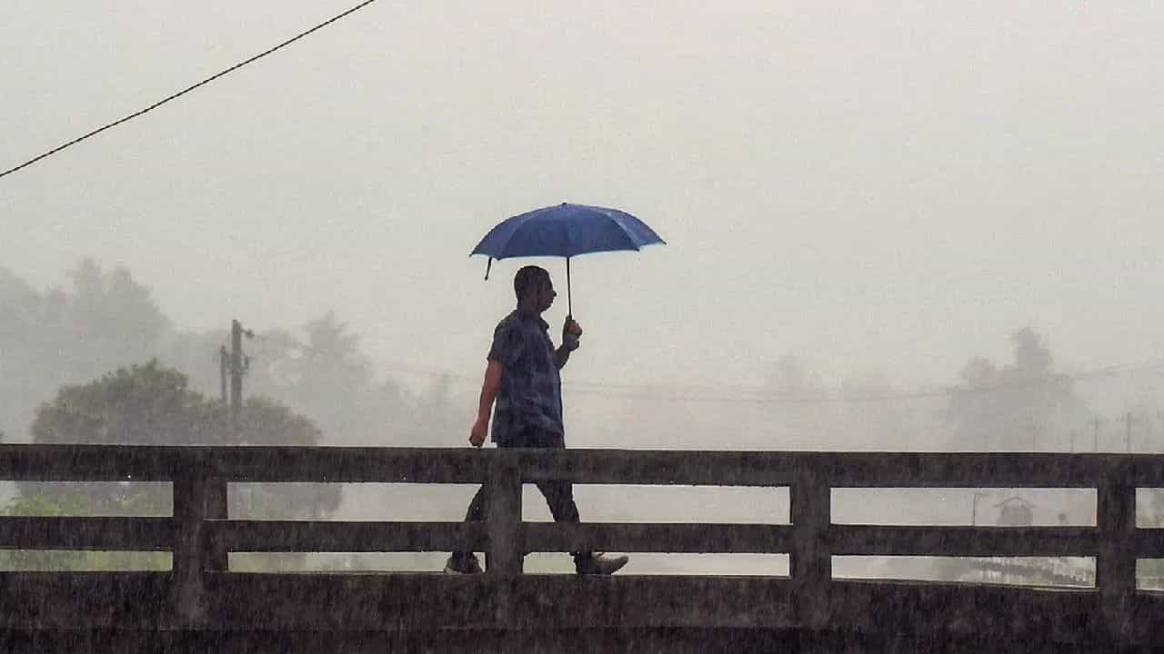 मुंबईकरांनो इकडे लक्ष द्या, आज वादळी वाऱ्यासह पावसाची शक्यता, ठाण्यातही कोसळणार सरी; या जिल्ह्यांनाही यलो अलर्ट