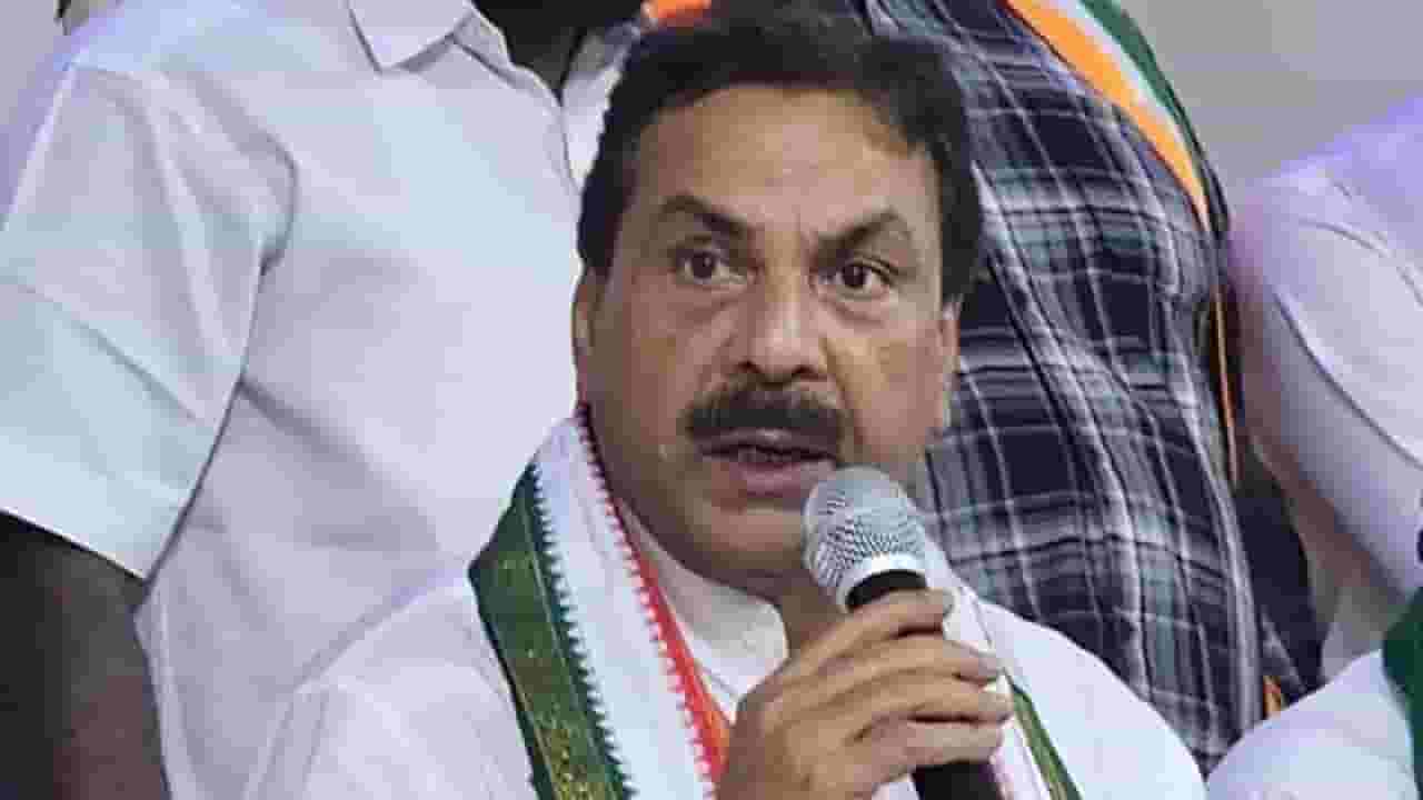 काँग्रेसच्या प्रचार समितीचा राजीनामा, नसीम खान यांना 'या' पक्षाने दिली ऑफर