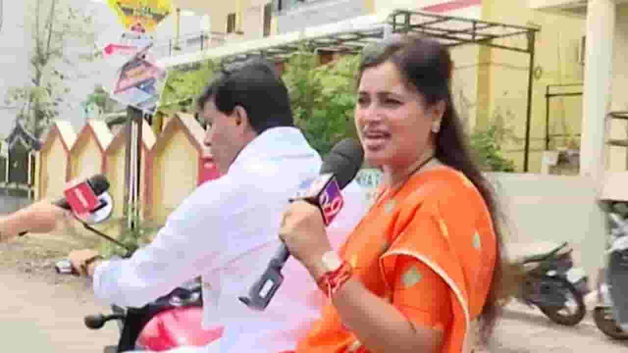 राणा दाम्पत्याची मतदानासाठी बुलेटस्वारी, किती मतांनी निवडून येणार? नवनीत राणा म्हणाल्या...