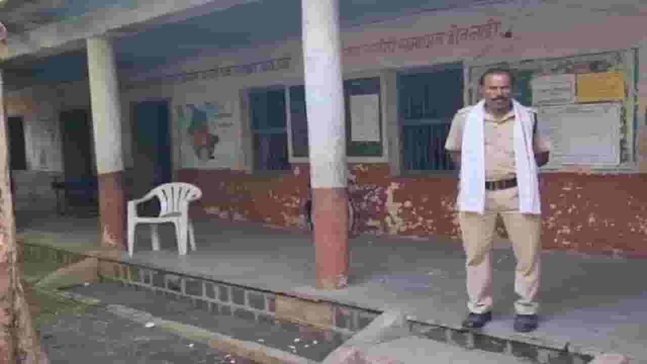 मतदारच नाही, मतदान केंद्र पडली ओस; मतदारांचा मतदानावर का बहिष्कार?