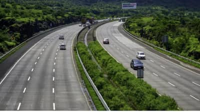 मुंबई-पुणे एक्स्प्रेस मार्गावर महत्वाचा बदल, या बदलाचा पालन न केल्यास बसणार भुर्दंड