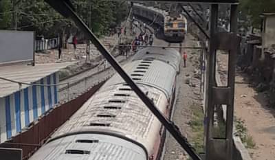 लोकलचा पेंटग्राफ तुटल्याने मध्य रेल्वेची वाहतूक विस्कळीत