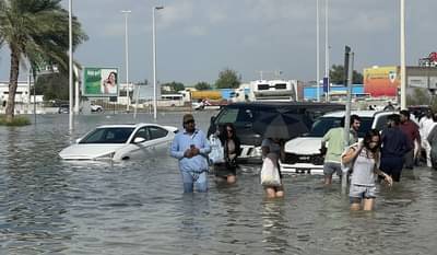 यूएईच्या वाळवंटात अचानक कसा पडला एका वर्षाचा पाऊस, काय आहे कारण