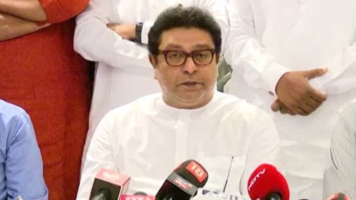 कावीळ झालेल्यांना जग पिवळं दिसतं, राज ठाकरे यांची कोणावर टीका? कावीळ झालेल्यांना जग पिवळं दिसतं, राज ठाकरे यांची कोणावर टीका?