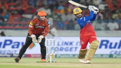 Rajat Patidar चा तडाखा, सलग 4 सिक्स ठोकत 19 बॉलमध्ये विस्फोटक अर्धशतक