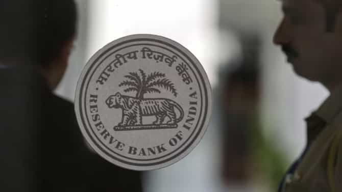महाराष्ट्रातील या बँकेवर आरबीआयचे निर्बंध, पैसेही काढता येणार नाही...काय असणार पर्याय