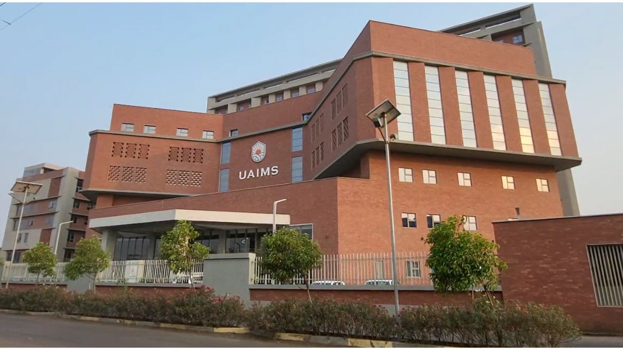 सांगलीत नामांकीत उषःकाल हॉस्पिटलकडे 25 लाखांच्या खंडणीची मागणी? 3 जणांवर गुन्हा दाखल सांगलीत नामांकीत उषःकाल हॉस्पिटलकडे 25 लाखांच्या खंडणीची मागणी? 3 जणांवर गुन्हा दाखल