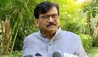 10 वर्षांनी देखील त्यांना मतांसाठी दारोदार भटकावं लागतंय,  संजय राऊतांचा कोणावर निशाणा ?