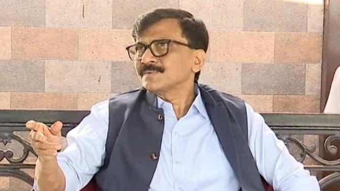 मोदींना मागे टाकून पंतप्रधान बनायचं फडणवीस यांच्या डोक्यात सुरू होतं; संजय राऊत यांच्या नव्या गौप्यस्फोटाने खळबळ