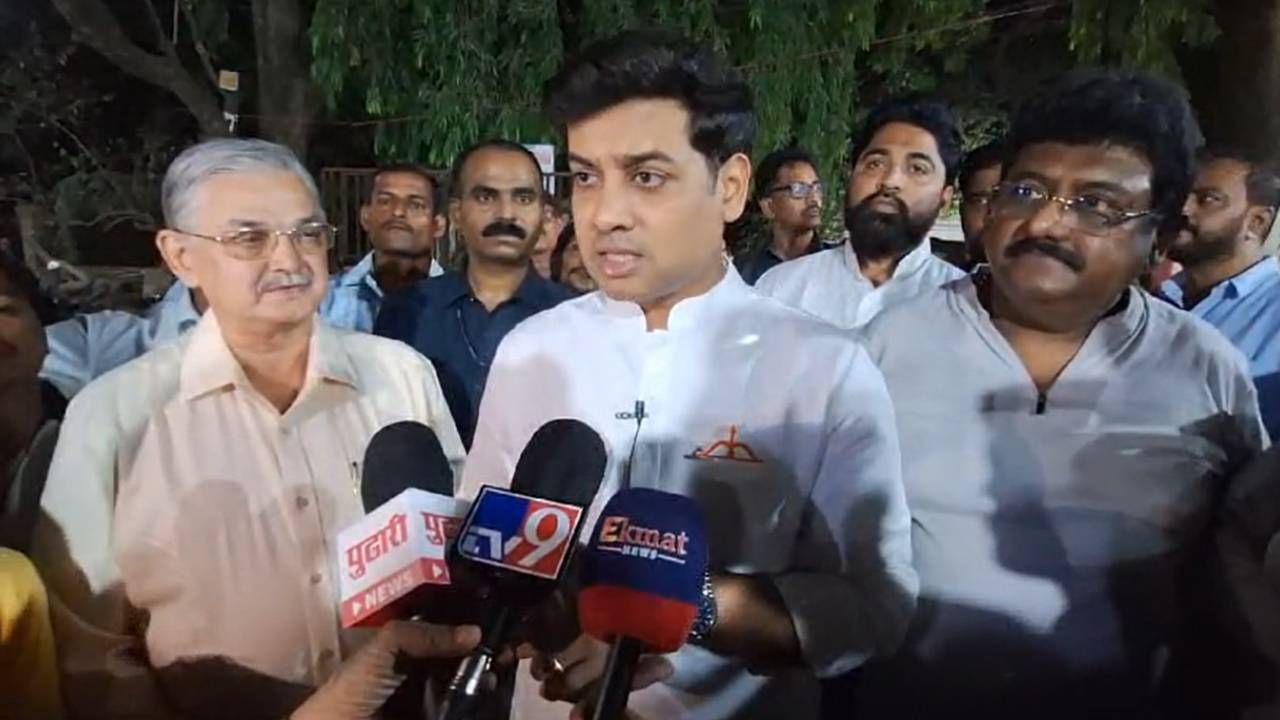 माझी उमेदवारी ऑफिशियल घोषित करण्यात आलेली नाही; श्रीकांत शिंदे असं का म्हणाले? माझी उमेदवारी ऑफिशियल घोषित करण्यात आलेली नाही; श्रीकांत शिंदे असं का म्हणाले?