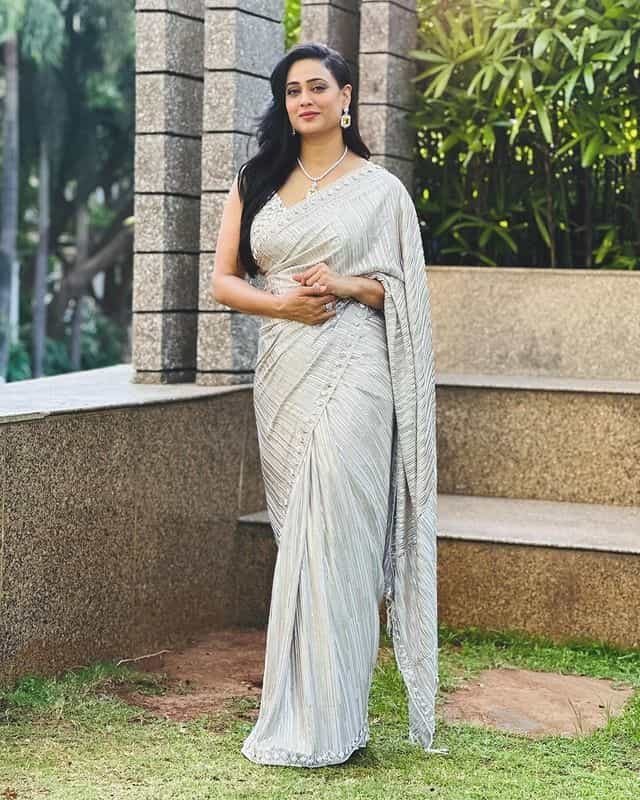 अभिनेत्री श्वेता तिवारी हिने इन्स्टाग्रामवर काही फोटो पोस्ट केले आहेत. फोटोंमध्ये अभिनेत्री प्रचंड बोल्ड आणि ग्लॅमरस दिसत आहे...