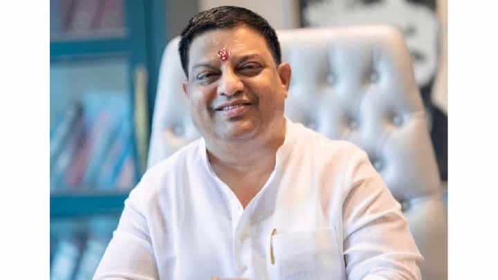 बाळ्या मामा म्हात्रे यांच्या गोदामांवर एमएमआरडीएकडून कारवाईचा बडगा बाळ्या मामा म्हात्रे यांच्या गोदामांवर एमएमआरडीएकडून कारवाईचा बडगा