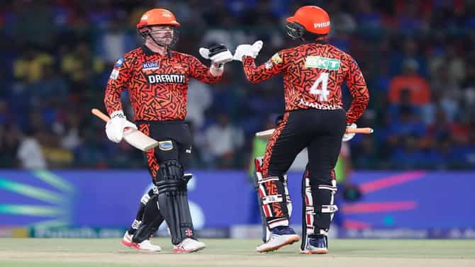 DC vs SRH : ट्रेव्हिस हेड-अभिषेक शर्मा जोडीची पावर प्लेमध्ये तडाखा, आयपीएलमध्ये वर्ल्ड रेकॉर्ड!