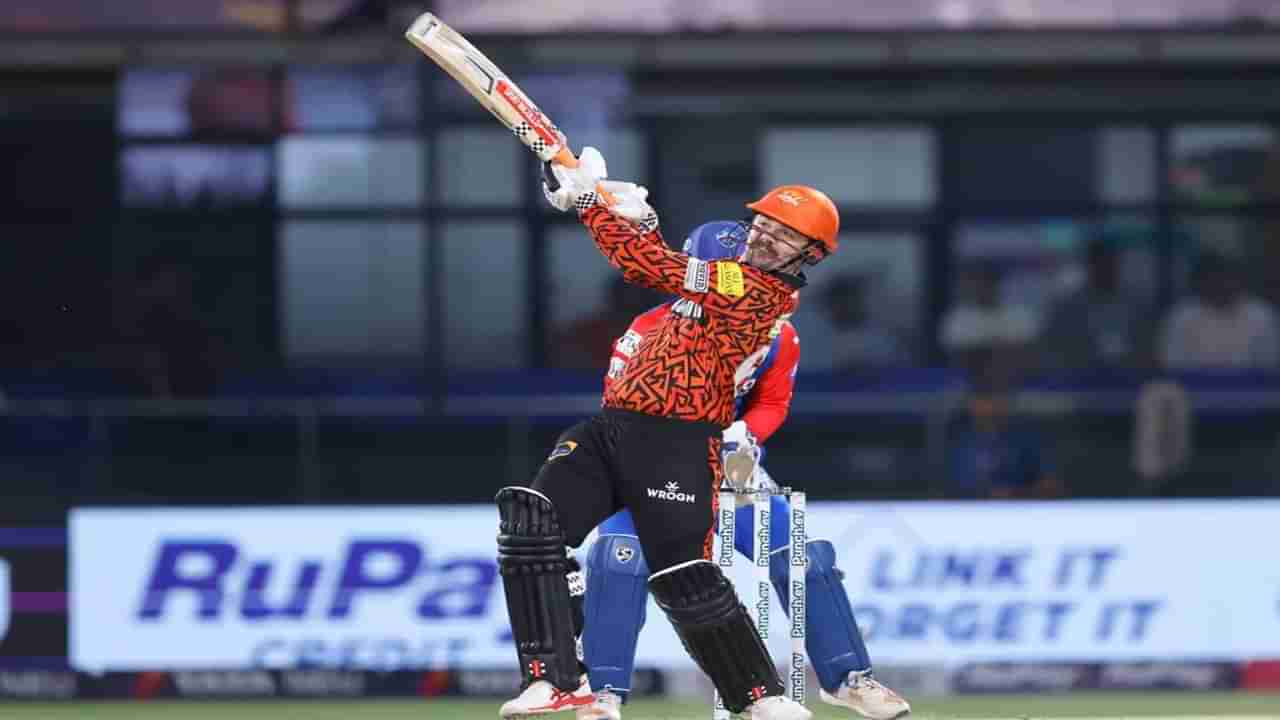 DC vs SRH : 4 षटकार 7 चौकार, हेडचा हाहाकार, हैदराबाद विरुद्ध विक्रमी अर्धशतक