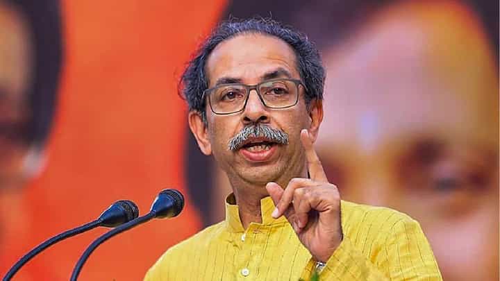 भारताचं संविधान बदलणार? 'भाजप पुन्हा सत्तेत आल्यास...', उद्धव ठाकरे यांच्या घणाघात भारताचं संविधान बदलणार? 'भाजप पुन्हा सत्तेत आल्यास...', उद्धव ठाकरे यांच्या घणाघात
