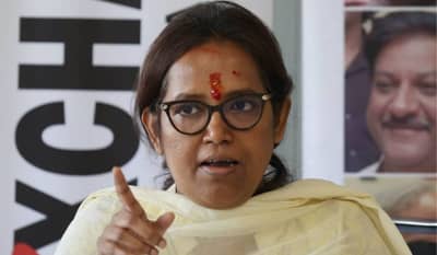 काँग्रेसच्या वर्षा गायकवाड यांना कोण आव्हान देणार? भाजपच्या गोटात जोरदार खलबतं