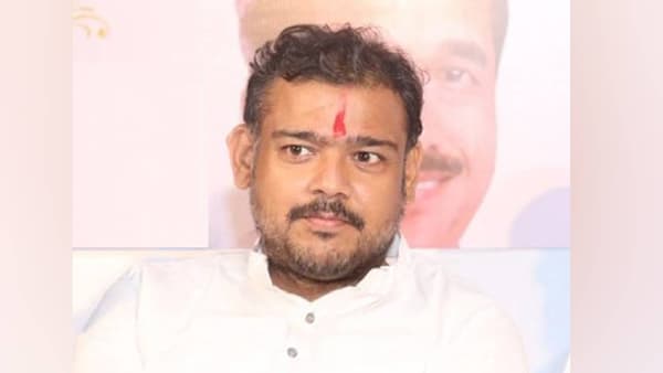सांगलीत तिरंगी लढत... विशाल पाटलांची माघार नाहीच; या चिन्हावर निवडणूक लढणार