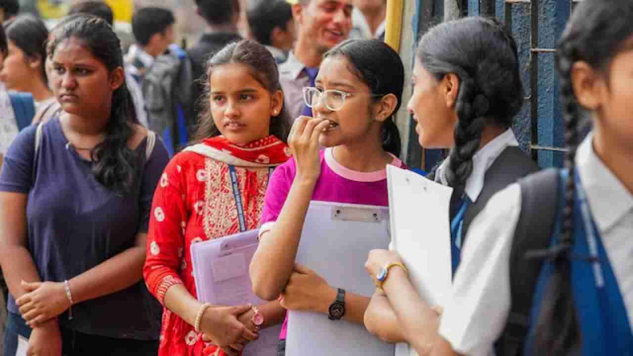 बारावीत कमी मार्क मिळाले तरी निराश होऊ नका; या क्षेत्रात आहेत करिअरच्या संधी