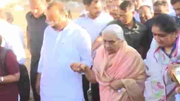 Baramati Loksabha Voting : अजित पवारांनी आमच्या 86 वर्षाच्या आईला..., काय म्हणाले श्रीनिवास पवार?