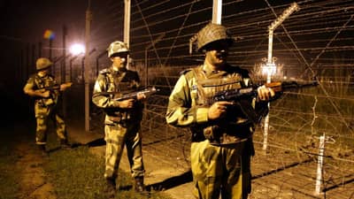 बीएसएफमध्ये मेगा भरती, ही पदे जाणार भरली, दहावी पास ते पदवीधर उमेदवारांसाठी मोठी संधी