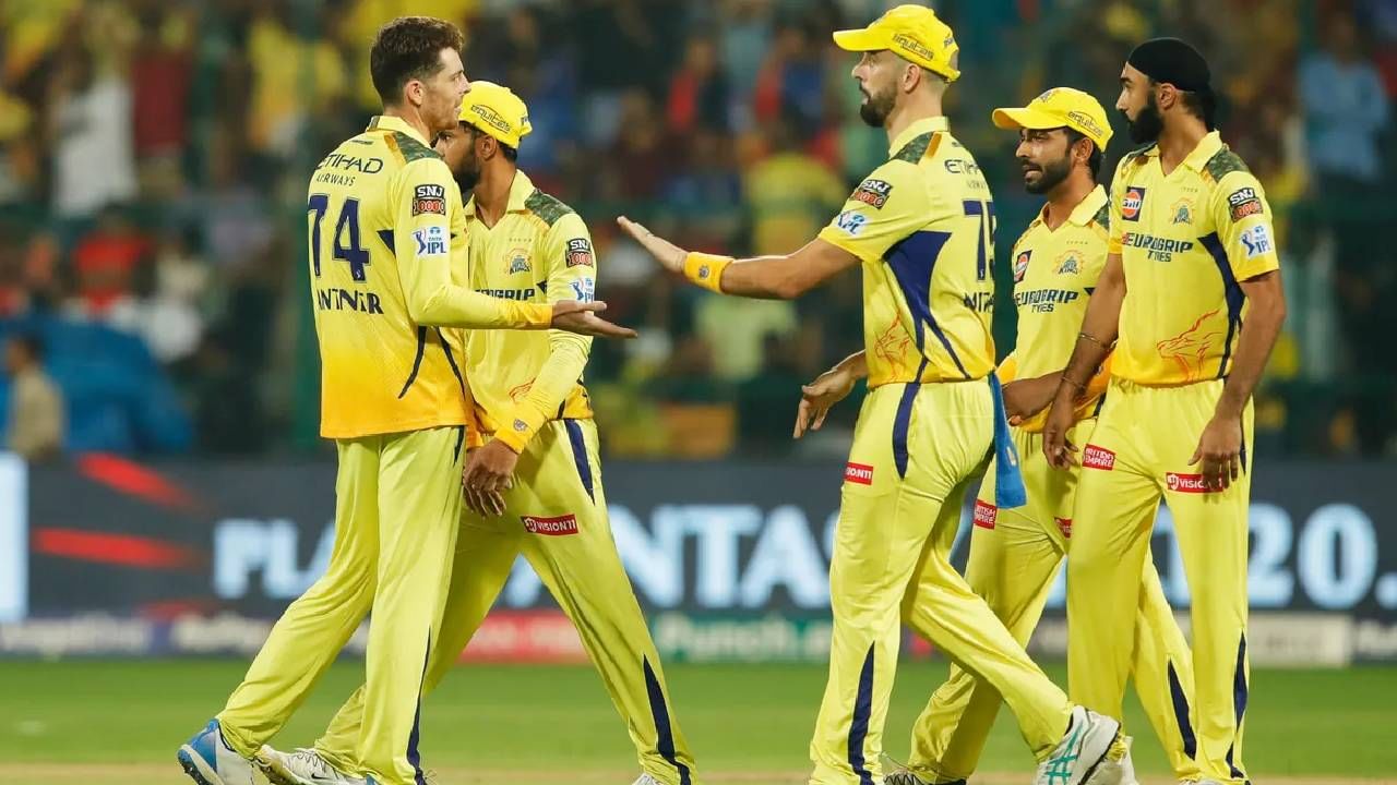 RCB vs CSK : चेन्नई सुपर किंग्सच्या पराभवासाठी दोन खेळाडू जबाबदार! सोशल मीडियावर चाहत्यांनी मांडला लेखाजोखा