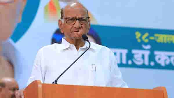 कधी पावसात ओलं व्हायचं तर कधी आजारी पडायचं...; भाजप नेत्याचा शरद पवारांवर निशाणा