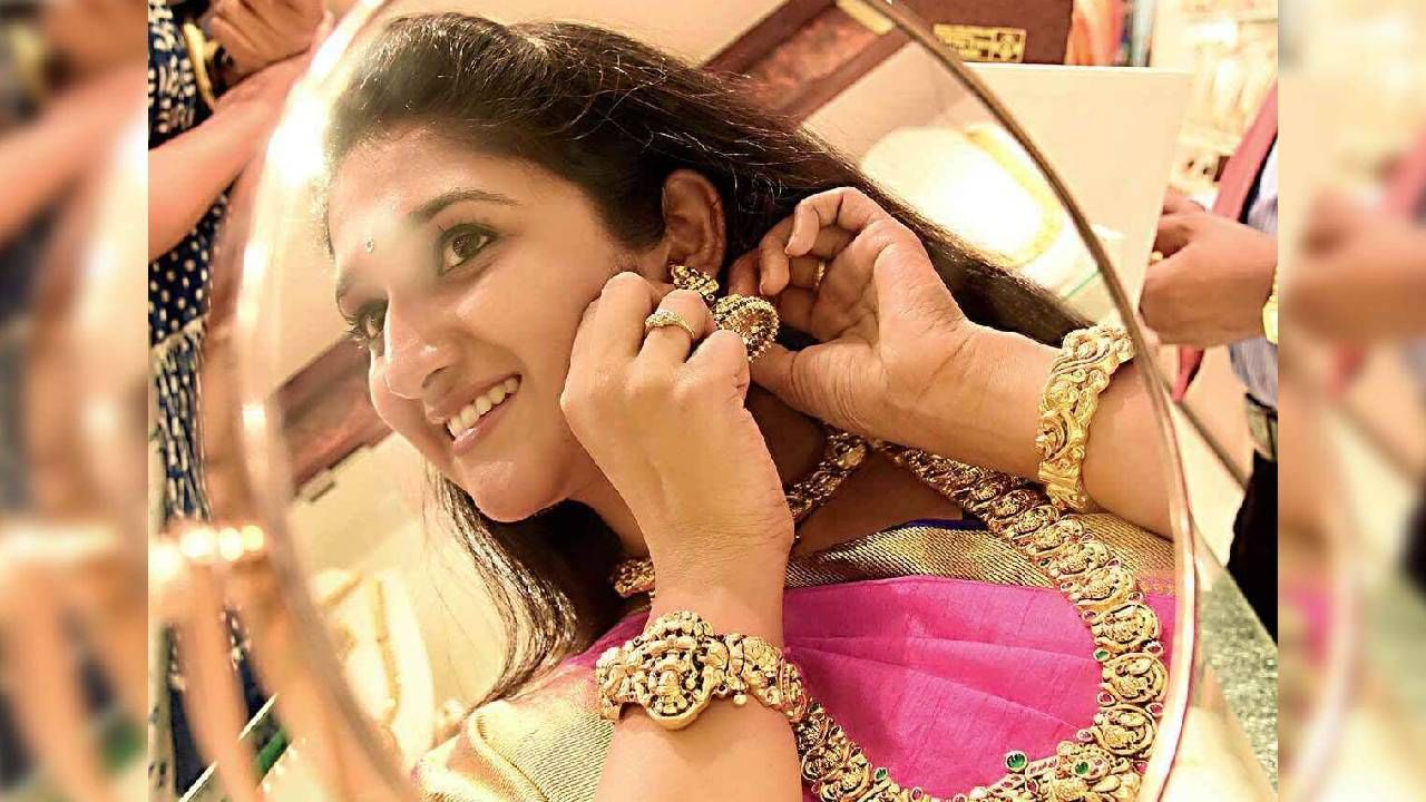 9 कॅरेट सोन्याला पण हॉलमार्किंग, दरवाढीशी असे आहे कनेक्शन, तुम्हाला काय होईल फायदा 9 कॅरेट सोन्याला पण हॉलमार्किंग, दरवाढीशी असे आहे कनेक्शन, तुम्हाला काय होईल फायदा