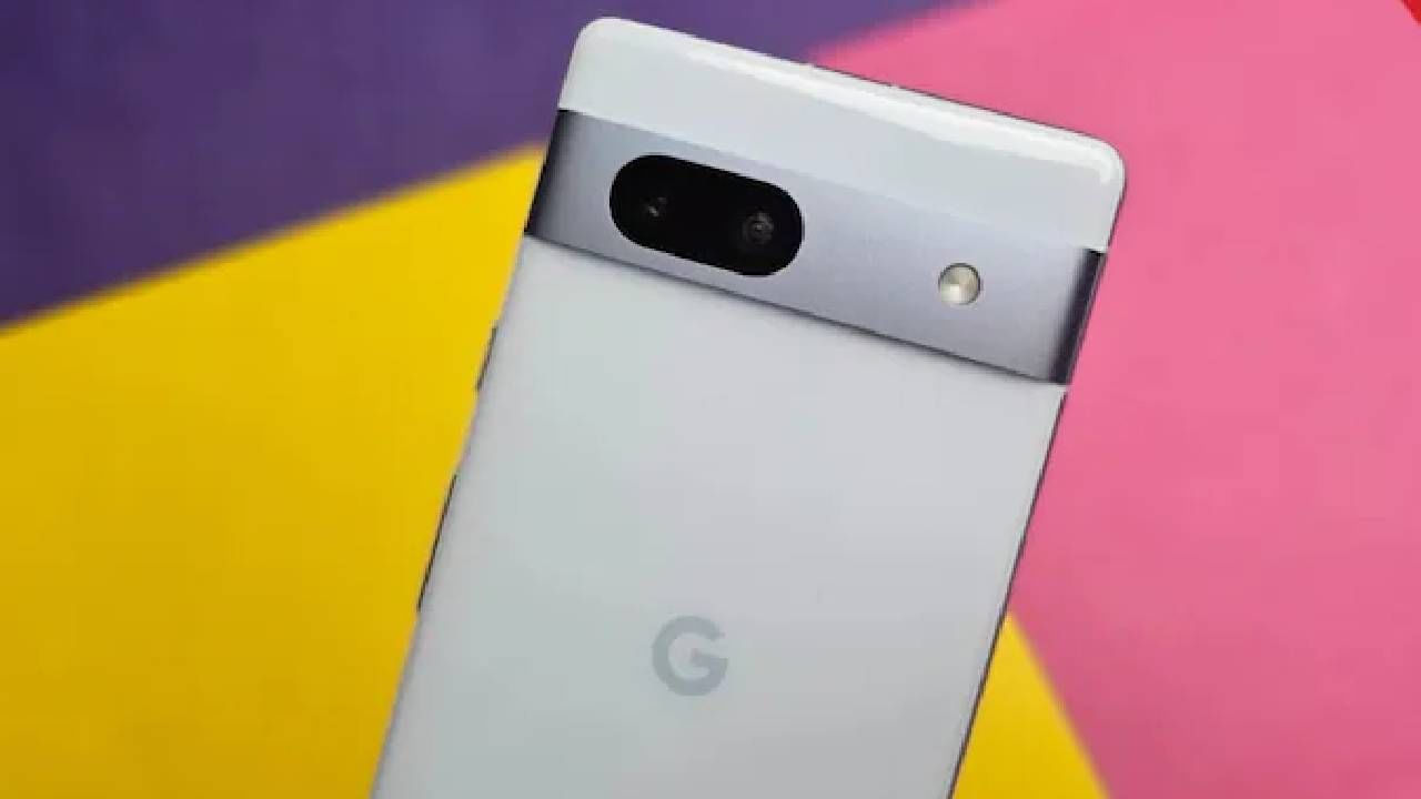 Google Pixel 8a या स्मार्टफोनमध्ये 120 हर्ट्ज रिफ्रेश रेट सपोर्टसह 6.1 इंचची फुल-एचडी प्लस डिस्प्ले देण्यात आला आहे.स्मार्टफोनमध्ये गुगल टेंसर जी3 चिपसेटसह सुरक्षेसाठी  Titan M2 चिपचा वापर करण्यात आला आहे. यामध्ये Corning Gorilla Glass 3 लावण्यात आले आहेत. 
