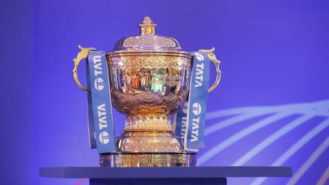 IPL 2024 : विस्फोटक फलंदाजाची देशासाठी माघार, टीमला प्लेऑफच्या शर्यतीत असताना धक्का